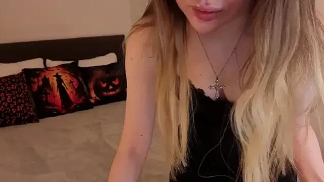 Lora_Rosee on StripChat