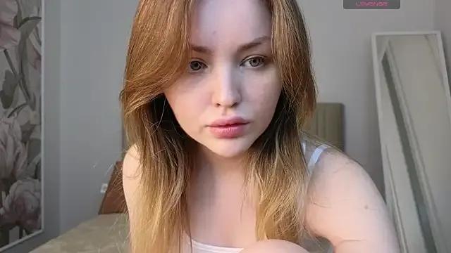 Lora_Rosee on StripChat