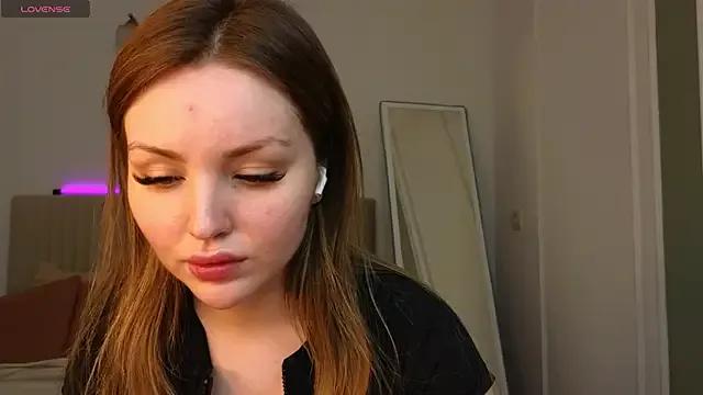 Lora_Rosee on StripChat