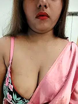 LoveLy-Soneya on StripChat