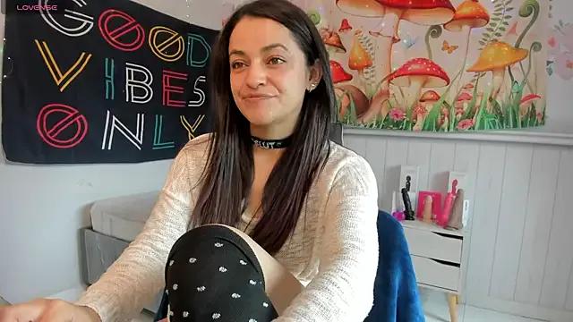 LovelyAzucena on StripChat