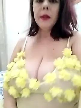 Lucia8600 on StripChat