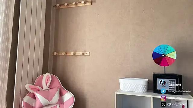 lucie_mehott — SURPRISE 