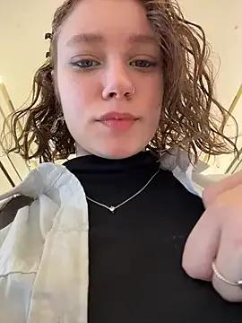 lucy-joy on StripChat