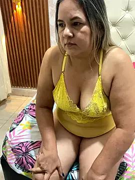 Lucy_Milf_474 on StripChat