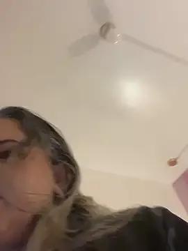 Lucy_Milf_474 on StripChat