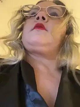 Lucy_Milf_474 on StripChat