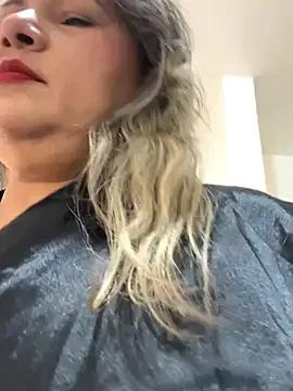 Lucy_Milf_474 on StripChat