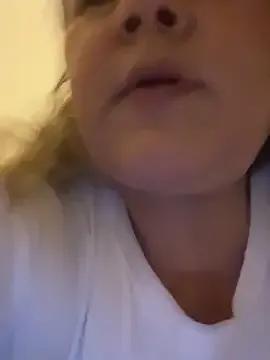 Lucy_Milf_474 on StripChat