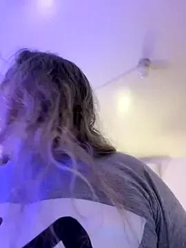 Lucy_Milf_474 on StripChat