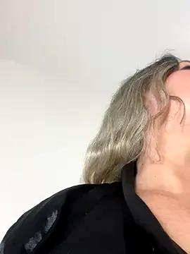 Lucy_Milf_474 on StripChat