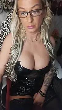 Luiza_Hammer on StripChat