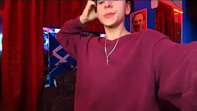 Luke_Howland on StripChat