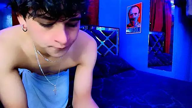 Luke_Howland on StripChat