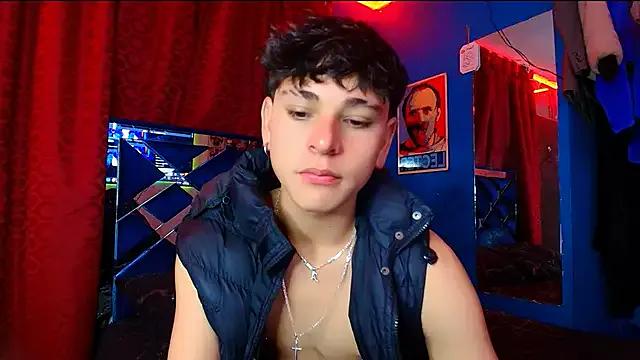 Luke_Howland on StripChat