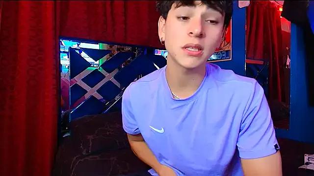 Luke_Howland on StripChat