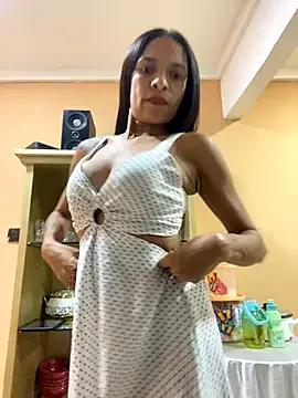 Luna025 on StripChat
