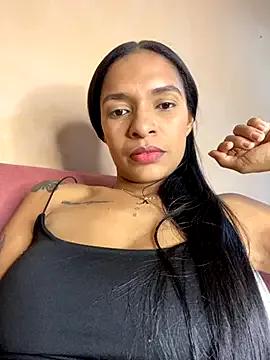 Luna025 on StripChat