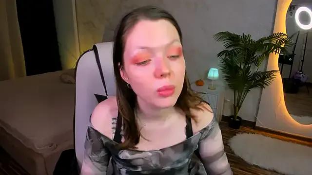 Lunar_Lily on StripChat