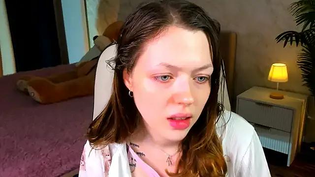 Lunar_Lily on StripChat