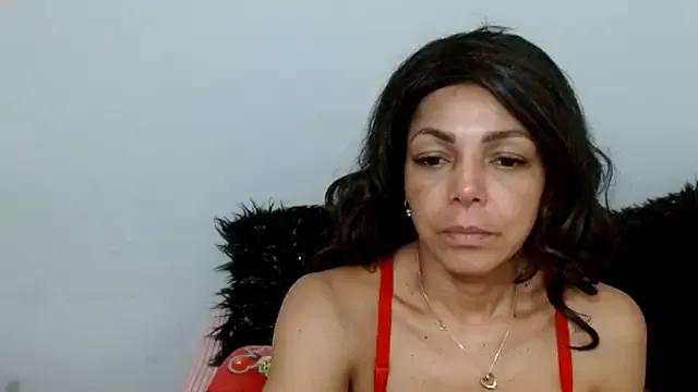 Lunasquirt1985 on StripChat