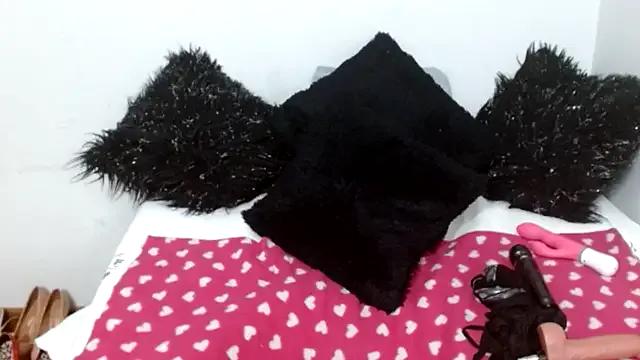 Lunasquirt1985 on StripChat