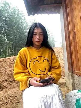 LylyOx9 on StripChat