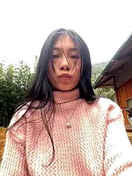 LylyOx9 on StripChat