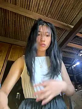 LylyOx9 on StripChat