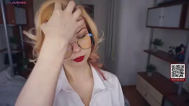 LynetHakes — massage for my tits