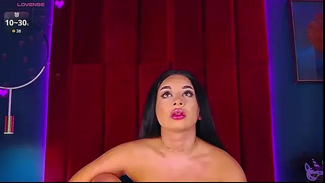 MadyLuxxx on StripChat