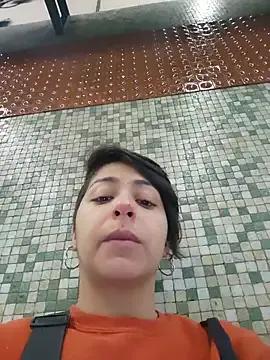 MaiPandora — Mostrar tetas en el metro