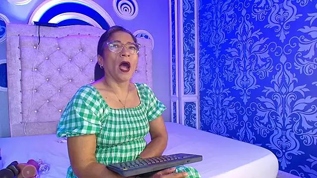 mature_bigass__ on StripChat