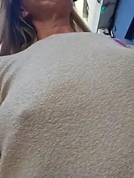 Melody73 on StripChat