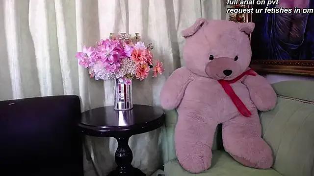 mia_beatles on StripChat