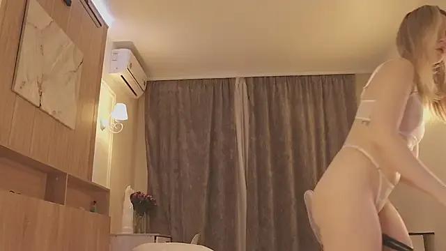 MiaThaine on StripChat