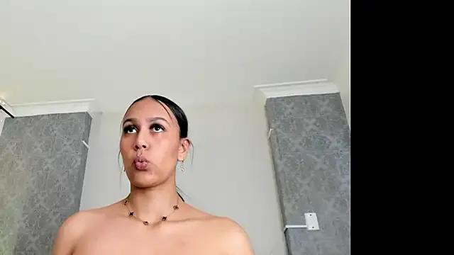 MiilaBlake on StripChat