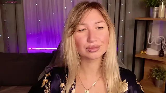 MilaBott on StripChat