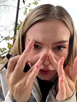 MilaMoone on StripChat