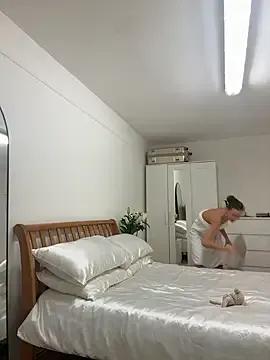 MilaRenee on StripChat