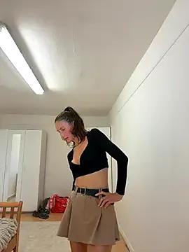 MilaRenee on StripChat