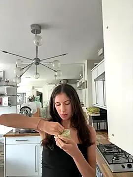 MilaRenee on StripChat