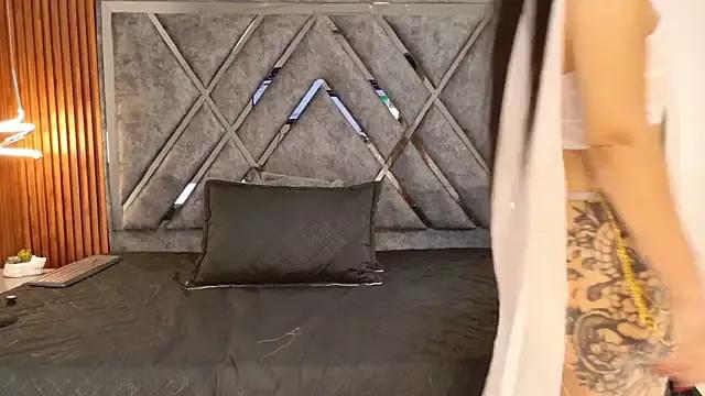 Milf_Slutty on StripChat