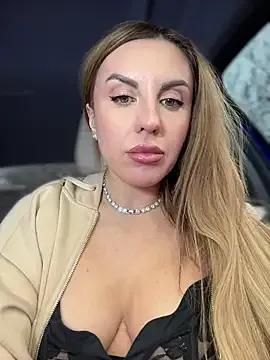 MilfNextDoor20 on StripChat