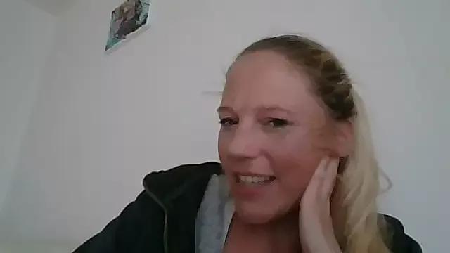 MoniqueLaFee on StripChat