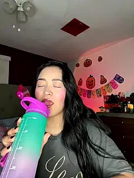 MyHoneyFrida on StripChat