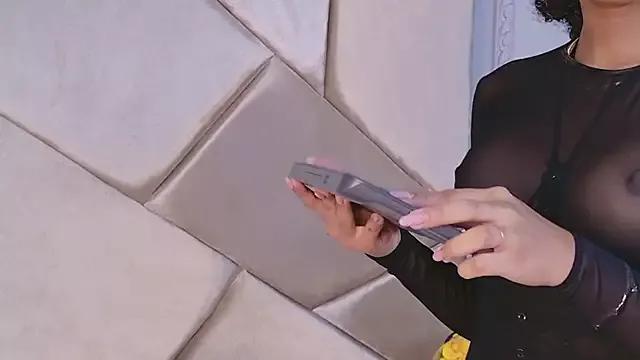 Nahomi_King on StripChat