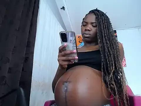 Nahomyyy on StripChat