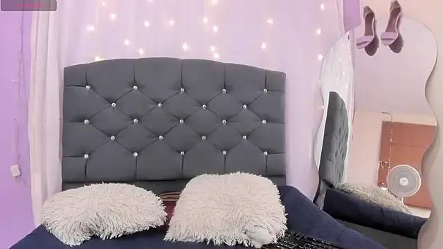 naomii_0 on StripChat