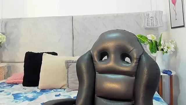 naomiii__ — put on plug 